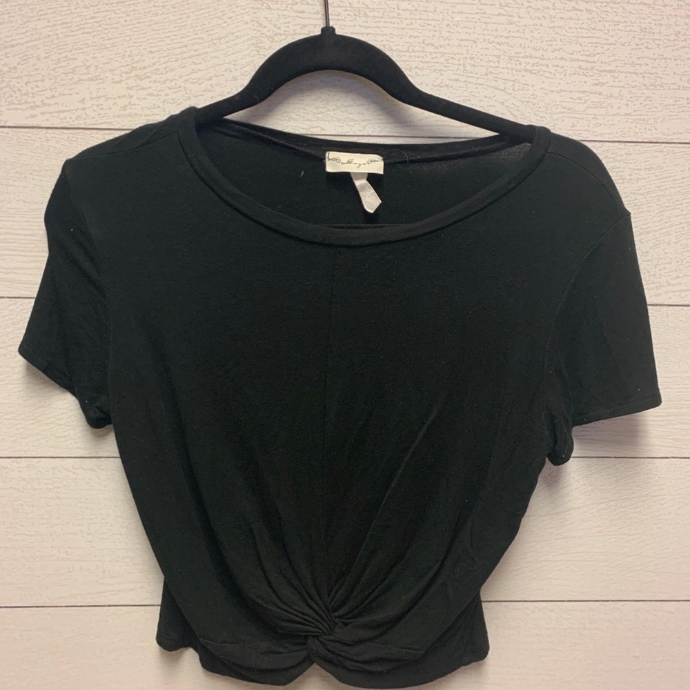 BLACK KNOT TOP